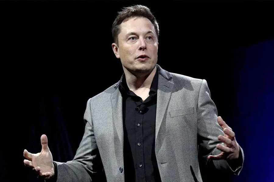 টুইটার কিনতে বাকি অর্থ এসেছে ইনভেস্টমেন্ট ফান্ড এবং অন্যান্য লার্জ ফান্ড থেকে। এই অধিগ্রহণে ১০০ কোটি ডলার ঢেলেছেন ওর‌্যাকল্‌-এর সহপ্রতিষ্ঠাতা ল্যারি এলিসনও। এ ছাড়া, বিভিন্ন ব্যাঙ্ক ঋণ নিয়ে বাকি ১,৩০০ কোটি ডলার তোলা হয়েছে।