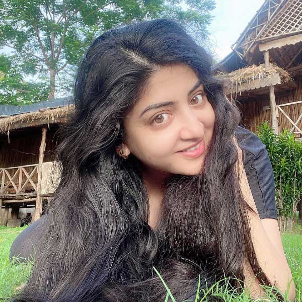 বিতর্কিত মন্তব্যের জন্য সংবাদের শিরোনামে বার বার এসেছেন পুনম। বছর দুয়ের আগে টলিউডের এক পরিচালকের বিরুদ্ধে গুরুতর অভিযোগ তুলেছিলেন তিনি। তাঁর অবসাদের জন্য ওই পরিচালককে দায়ী করেছিলেন তিনি। নাম প্রকাশ না করে ওই পরিচালককে ‘গুরুজি’ বলে উল্লেখ করে পুনম দাবি করেছিলেন যে, ছবি এবং টিভিতে বিজ্ঞাপনের সুযোগ কেড়ে নিয়েছেন ওই পরিচালক।