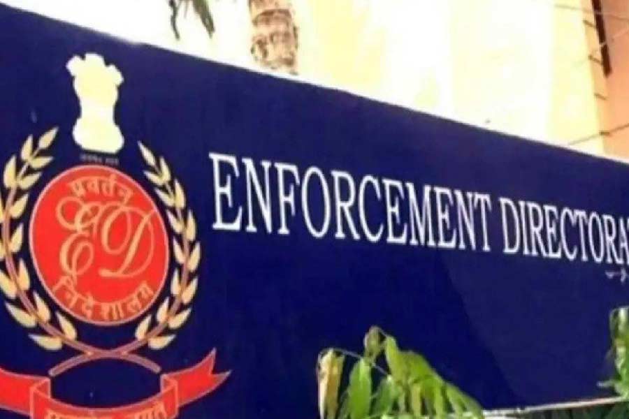 সারদা কর্তা সুদীপ্ত সেনের বিরুদ্ধে রাজ্য পুলিশ বিভিন্ন জেলায় প্রায় ১৯৪টি মামলা রুজু করে। পরে তদন্তভার হাতে নিয়ে সুদীপ্তের বিরুদ্ধে চারটি মামলা দায়ের করে সিবিআই। পাশাপাশি, এনফোর্সমেন্ট ডিরেক্টরেট (ইডি) এবং সেবি-ও সুদীপ্তের বিরুদ্ধে মামলা রুজু করে।