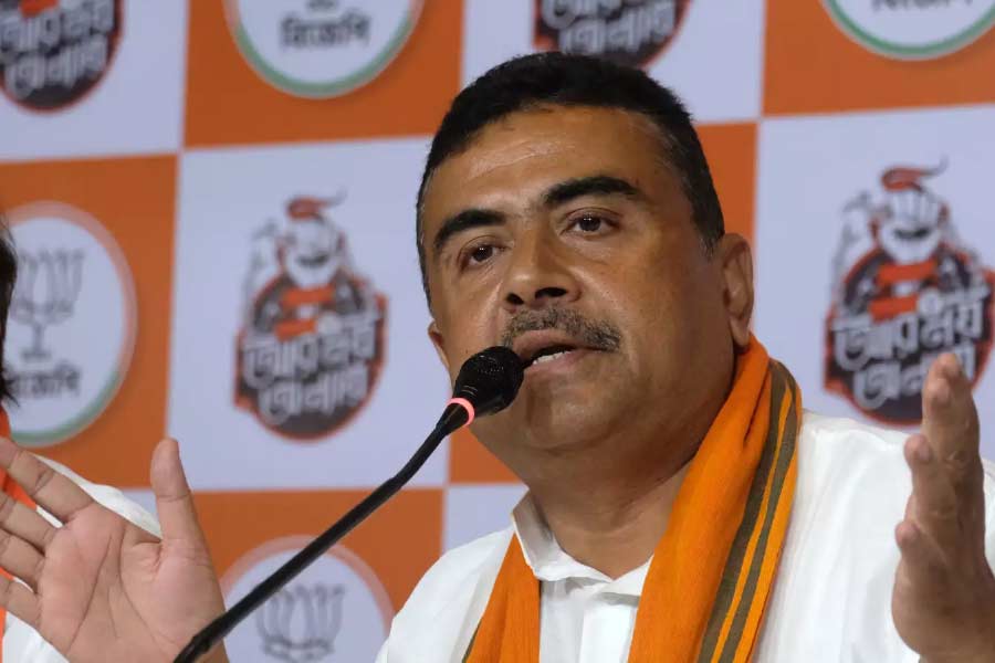 পরে জেলে বসে আরও একাধিক চিঠি লেখেন সুদীপ্ত। তারই একটি চিঠিতে বর্তমানে বিরোধী দলনেতা শুভেন্দু অধিকারীর বিরুদ্ধেও একগুচ্ছ অভিযোগ করেন সুদীপ্ত। যা নিয়ে বিজেপি এবং শুভেন্দুকে আক্রমণ করে তৃণমূল। যদিও সুদীপ্তকে সব ‘শিখিয়ে পড়িয়ে’ বলানো হচ্ছে বলে পাল্টা দাবি করেন শুভেন্দু। 