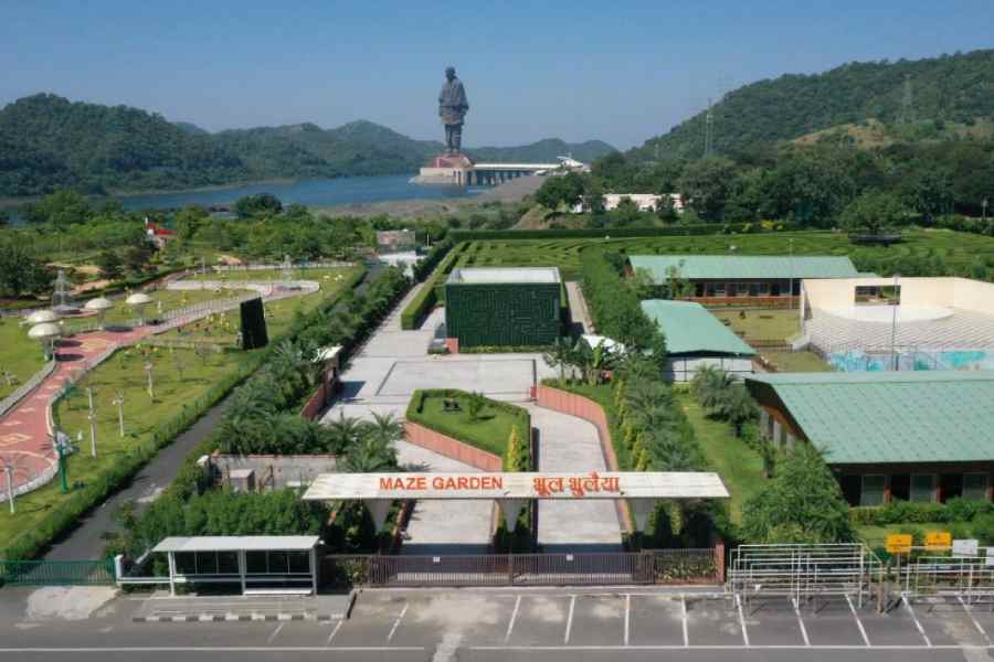 প্রায় তিন একর এলাকা জুড়়ে ব্যাপ্তি গোলকধাঁধাটির। নকশায় রয়েছে ভারতীয় তন্ত্রসাধনায় ব্যবহৃত যন্ত্রের হুবহু আদল। গত আট মাসের পরিশ্রমের পর বর্তমান রূপ পেয়েছে ধাঁধাটি।