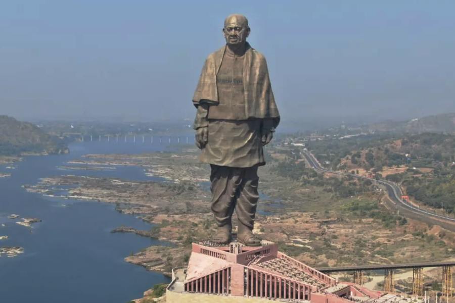 নভেম্বরের শেষ অথবা ডিসেম্বরেই বিধানসভা ভোট হওয়ার কথা গুজরাতে। তার আগে রবিবার অর্থাৎ ৩০ অক্টোবর গুজরাতের একতা নগরে এই গোলকধাঁধার দ্বারোদ্ঘাটন করবেন গুজরাতের ভূমিপুত্র এবং দেশের প্রধানমন্ত্রী মোদী। উল্লেখ্য, এই একতা নগরেই ঠিক ৪ বছর আগে ২০১৮ সালের ৩১ অক্টোবর সর্দার বল্লভভাই পটেলের বিশাল ইস্পাতমূর্তির উন্মোচন করেছিলেন প্রধানমন্ত্রী। সে বারও কয়েক মাস পরেই ২০১৯ সালের এপ্রিলে ছিল দেশের লোকসভা ভোট।