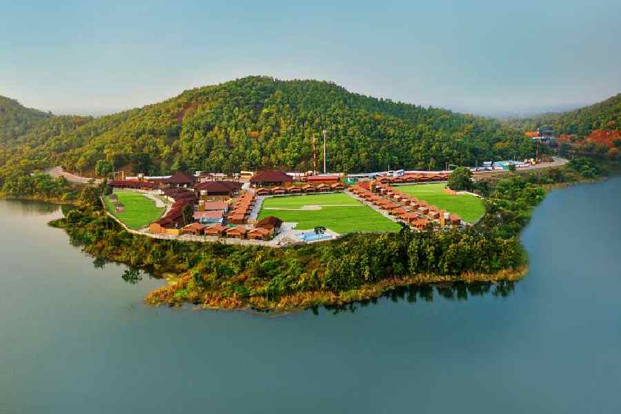 স্ট্যাচু অফ ইউনিটিতে অবশ্য পর্যটকদের জন্য আরও আকর্ষণ আগে থেকেই ছিল। পর্যটকদের প্রকৃতির কোলে টেন্ট সিটি থেকে শুরু করে বিভিন্ন থিম পার্ক রয়েছে একতা নগরে।