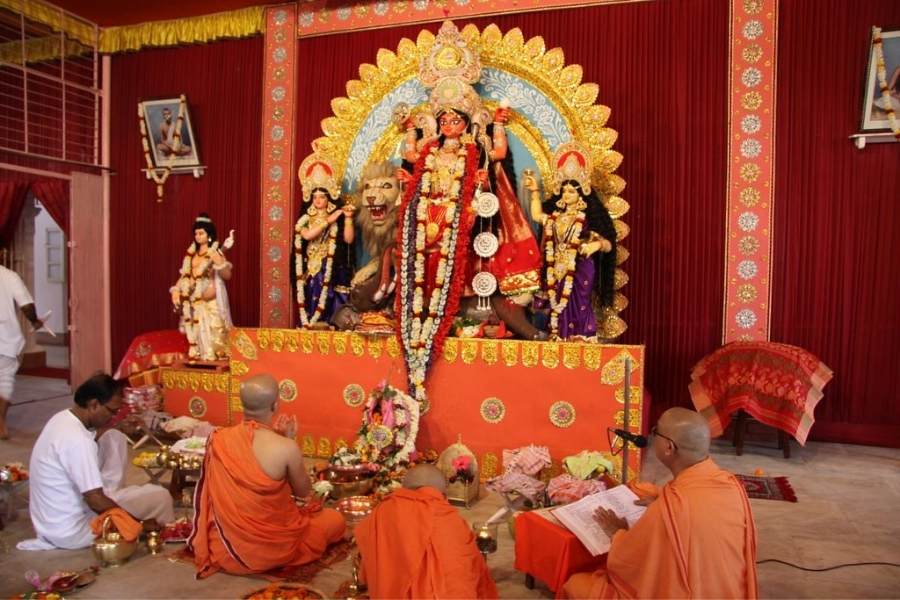 সারদা দেবীর জন্মভিটের জগদ্ধাত্রী পুজো বিশেষ ভাবে প্রসিদ্ধ। প্রতি বছর এই পুজো উপলক্ষে জয়রামবাটিতে প্রচুর ভক্তসমাগম হয়।