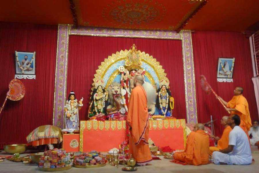 বর্তমানে রামকৃষ্ণ মিশনই এই পুজোর দায়িত্বে রয়েছে। 
