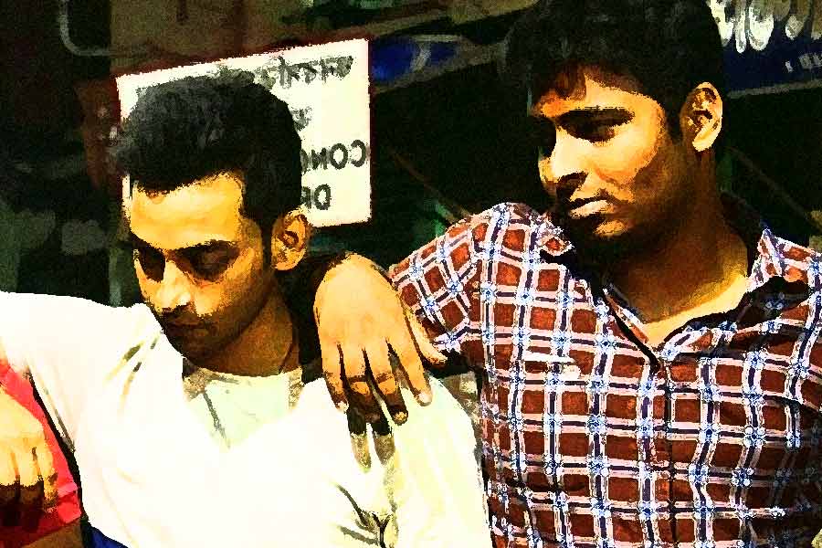 অবশেষে সে সুযোগ মেলে। শুক্রবার কম্পিউটার ক্লাস থেকে ফেরার পথে তার বাড়ির কাছে পাটেল নগর এলাকায় দুই হেনস্থাকারীকে দেখতে পায় সে।