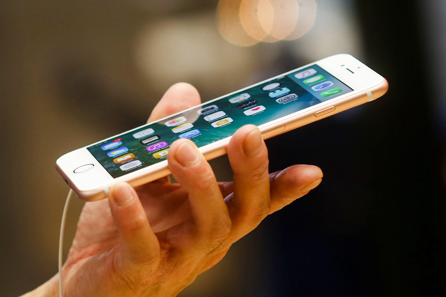 ফোন পাওয়া মাত্রই ঘটনাস্থলে পৌঁছয় পুলিশ। সংবাদ সংস্থা সূত্রের খবর, রাত ৯টা ২২মিনিট নাগাদ বিষয়টি পুলিশকে জানানো হয়।