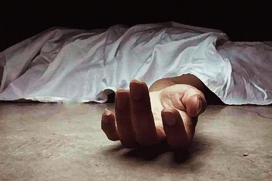 ডেপুটি পুলিশ কমিশনার শ্বেতা চৌহান মনোজের মৃত্যুর খবর জানান। পুলিশ সূত্রে খবর, তদন্তে নেমেছে পুলিশ। অভিযুক্তরা ধরাও পড়েছে। তারা দু’জনেই নাবালক বলে জানিয়েছে পুলিশ।