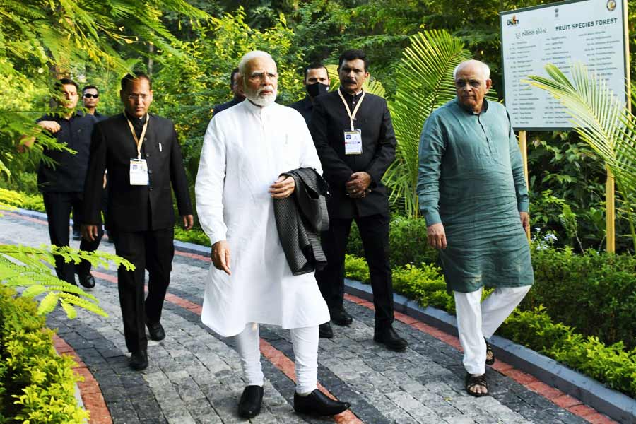 বেশ কিছু বছর ধরেই গুজরাতকে দেশের ‘উন্নয়ন মডেল’ হিসাবে দেখানো হয়। মোদী প্রধানমন্ত্রী হওয়ার আগে থেকেই। মোরবি-কাণ্ড কি সেই বিজ্ঞাপনে নতুন জোরালো প্রশ্ন তুলে দিল? দুটো উত্তর আসছে। আসবে। 