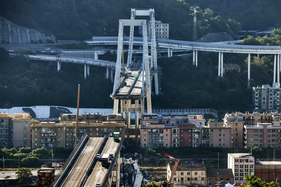 মোরান্ডি সেতু ফ্রান্স এবং ইতালির মধ্যে সংযোগরক্ষাকারী সড়কের উপর অবস্থিত গুরুত্বপূর্ণ সেতু। তার উপর দিয়ে যায় একাধিক পণ্যবাহী এবং যাত্রীবাহী যান। ২০১৮ সালের দু’দিনের প্রবল বৃষ্টিতে ভেঙে পড়ে সেতুটি।