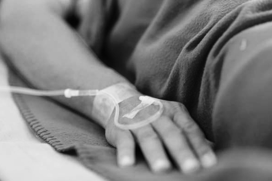 অসুস্থতা বাড়তে থাকায় হাসপাতালে ভর্তি হওয়ার দু’দিন পর প্রয়াত হলেন তিনি।