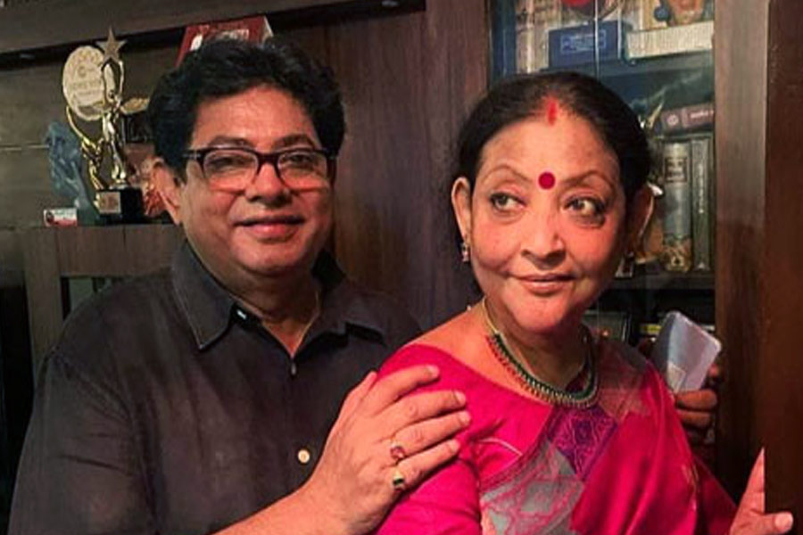 পরিবার সূত্রে খবর, অভিনেত্রীর মৃতদেহ তাঁর বাসভবনে নিয়ে আসার পর শেষকৃত্যের জন্য কেওড়াতলা মহাশ্মশানে নিয়ে যাওয়া হবে।