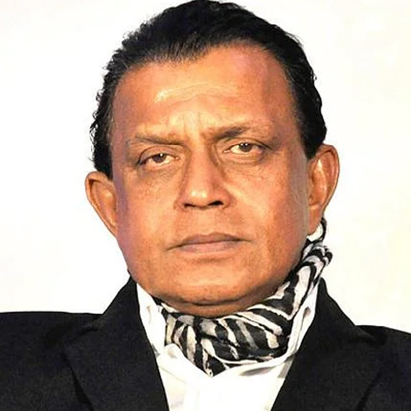  টলিপাড়ার জনপ্রিয় অভিনেতা মিঠুন চক্রবর্তীর সঙ্গেও অভিনয় করার সুযোগ পেয়েছিলেন তিনি।