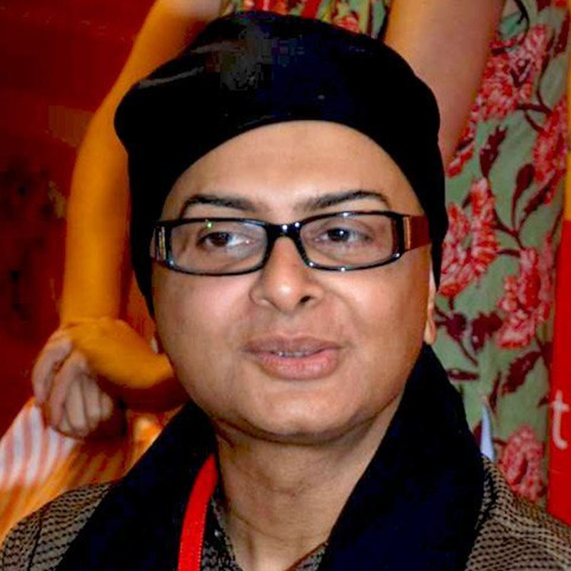 ঋতুপর্ণ ঘোষের সঙ্গে কাজ করার অভিজ্ঞতাও অর্জন করেছিলেন তিনি। ২০০৩ সালে ঋতুপর্ণ ঘোষের পরিচালনায় মুক্তি পায় ‘চোখের বালি’ ছবিটি।