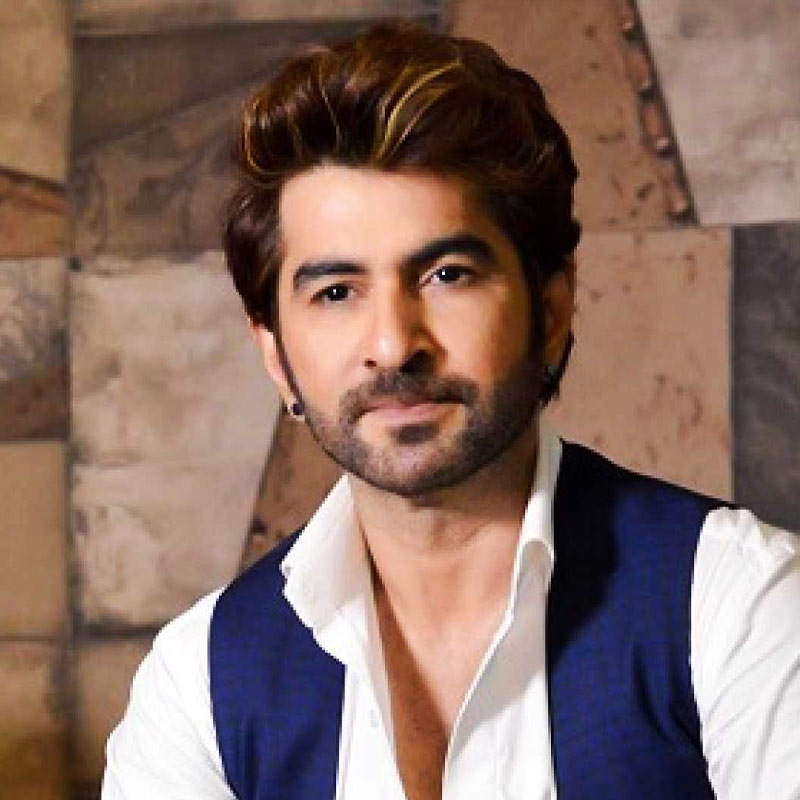 এই ছবিতেই টলিপাড়ার শীর্ষস্থানীয় অভিনেতা জিৎ-এর সঙ্গে অভিনয় করেছিলেন সোনালি। জিৎ ছাড়া এই ছবিতে মুখ্যচরিত্রে অভিনয় করেছিলেন রঞ্জিত মল্লিকের কন্যা কোয়েল।