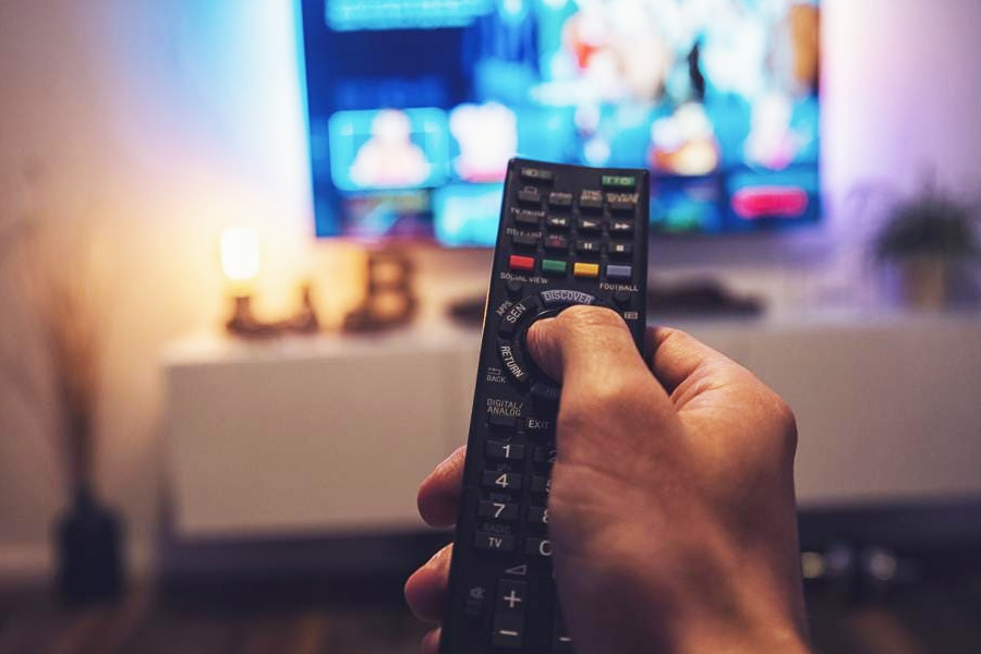 এক জনপ্রিয় বাংলা চ্যানেলে ‘বরিশালের বর আর কলকাতার কনে’ নামের এক রিয়্যালিটি শোতে শঙ্করের সঙ্গে সঞ্চালনা করতেন সোনালি।