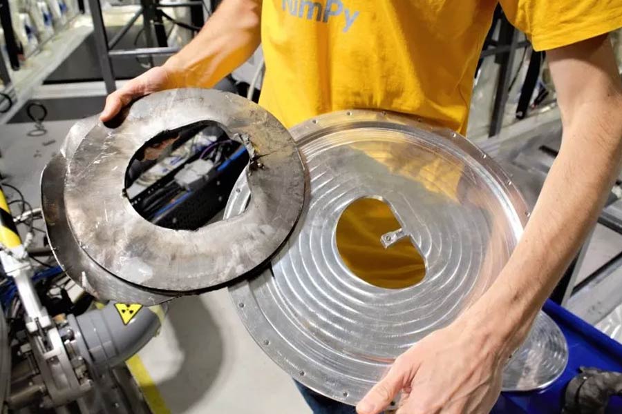 ৭২ ফুট লম্বা ইস্পাতের ওই পিস্তল থেকে প্রতি সেকেন্ডে প্রায় ৭ কিলোমিটার গতিবেগে গুলি ছোড়া যায় বলে জানিয়েছে ‘ফার্স্ট লাইট ফিউশন’। যা দিয়ে অফুরান দূষণহীন জ্বালানি উৎপন্ন করা সম্ভব বলে দাবি তাদের।