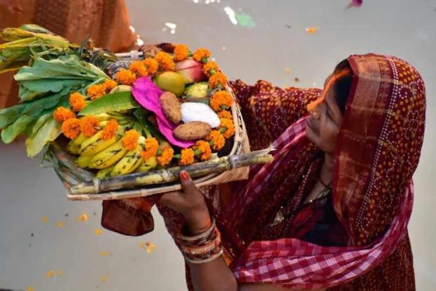 Chhath Puja 2022 Chhath Puja 2022 Reason Behind Women Using Orange Vermillion During Chhath