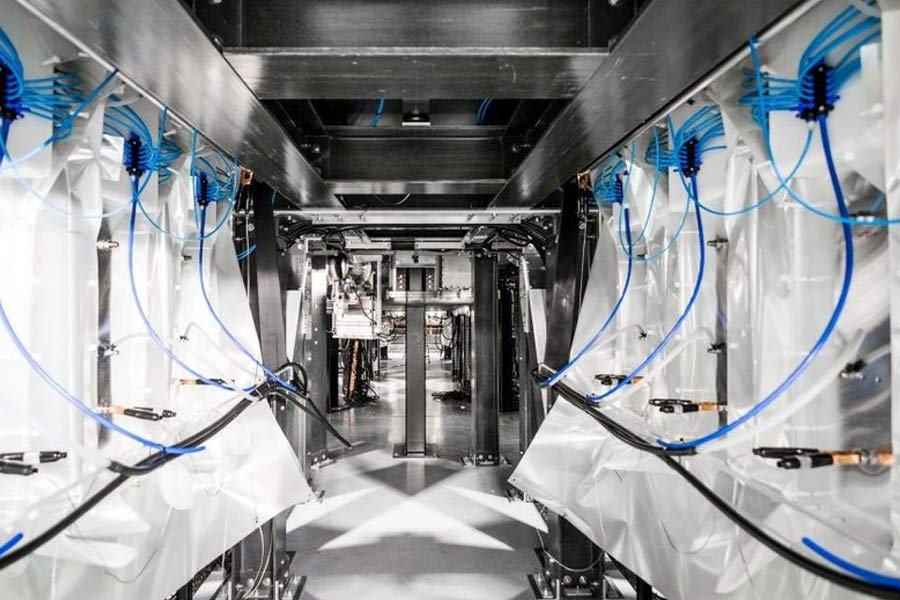 ২০৩০ সাল নাগাদ তাঁদের চুল্লি থেকে কৃত্রিম উপায়ে জ্বালানি তৈরি করা সম্ভব হবে বলে আশা করছেন ‘ফার্স্ট লাইট ফিউশন’-এর সিইও নিক হকার। এর পরের দশকে তা পাওয়ার গ্রিডে পৌঁছে যেতে পারে।