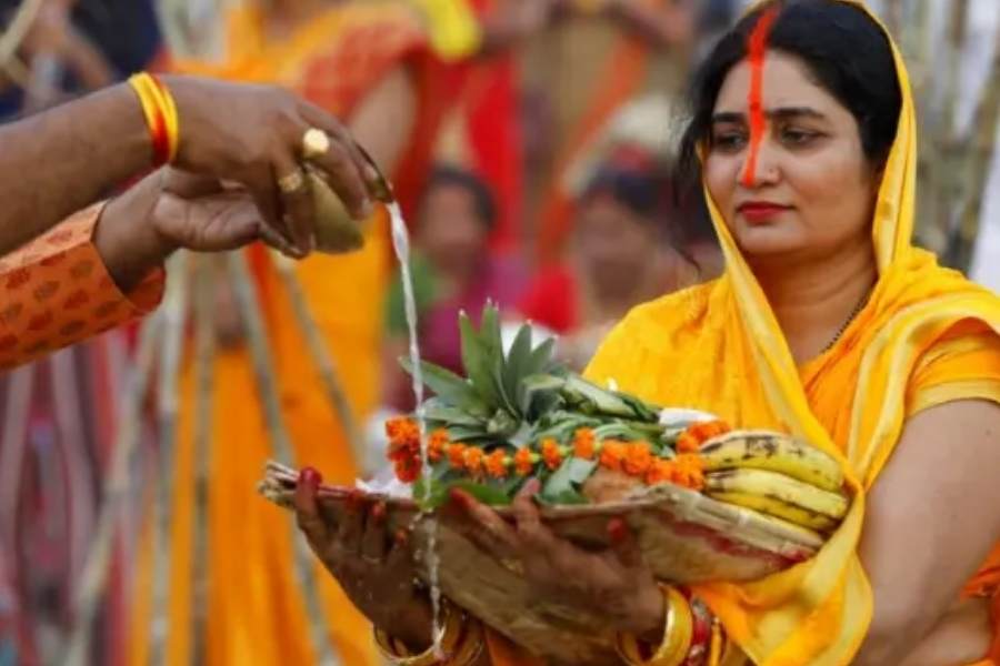 চলছে ছট পুজো। গত ২৮ অক্টোবর স্নানের মধ্যে দিয়ে শুরু হয়েছে অবাঙালি হিন্দুদের এই উৎসব। 