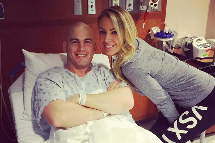 ২০১৪ সালে একটি পানশালায় জোশ নামে এক যুবকের সঙ্গে তাঁর আলাপ হয়। তার পরই সেই আলাপ গড়ায় প্রেমে। 