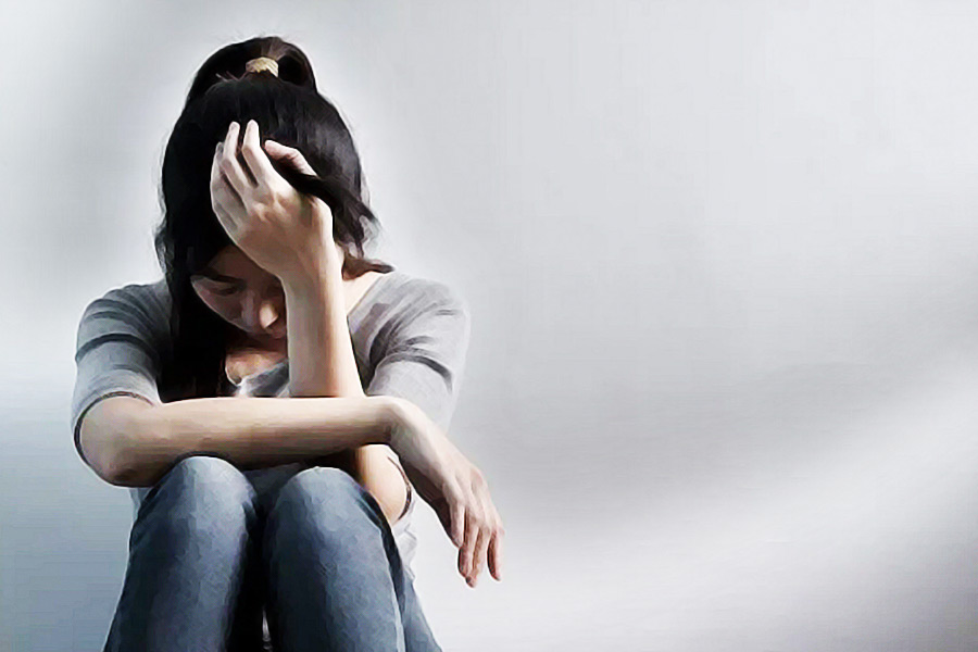 বার বার ফোন করেও লাভ হয়নি। ফোন তোলেননি প্রেমিক। শোক সামলাতে না পেরে স্কুল ছাত্রী  বিষ খেয়ে আত্মহত্যা করল বলে অভিযোগ। 