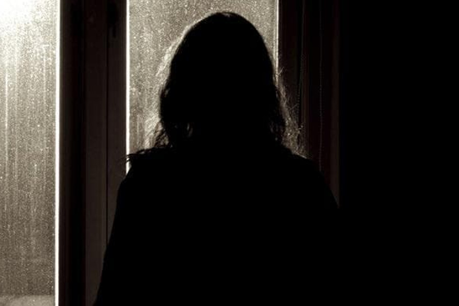 প্রশান্ত আরও জানিয়েছেন, ইন্দোরে প্রেমিকের সঙ্গে দেখা করবে বলেই বাসে উঠেছিল তিন জন। কিশোরী বাসের ওঠার আগেই সিদ্ধান্ত নিয়ে ফেলে, প্রেমিক দেখা না করলে দুই বন্ধুর সঙ্গে বিষ খেয়ে আত্মহত্যা করবে। 