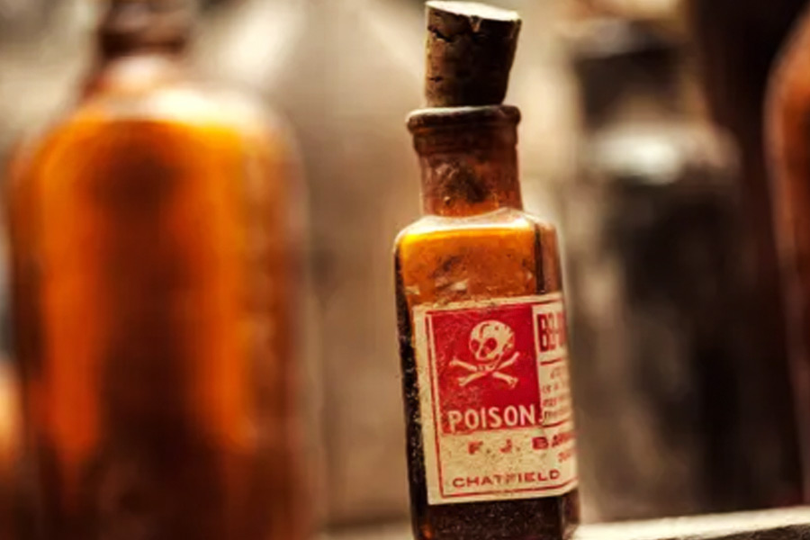 ভাওয়ারকুঁয়া এলাকায় তিন জন অপেক্ষা করতে থাকে। সময় গড়ালেও আসেনি প্রেমিক। তখনই কিশোরী বিষ খায়। 