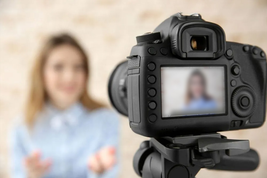 বিবাহবিচ্ছেদের পর ক্যালিফোর্নিয়ার উত্তরাঞ্চলে চলে আসেন লিওনার্ড। সেখানে ফের বিয়ে করেন। দ্বিতীয় স্ত্রীর সঙ্গেও একই আচরণ করতেন তিনি। তবে এ ক্ষেত্রে পেয়েছিলেন প্রশ্রয়। সঙ্গমের ভিডিয়ো বানাতে বাধা দেননি তাঁর দ্বিতীয় স্ত্রী। দীর্ঘ ৮ বছর নির্বিঘ্নে সংসার করেন তাঁরা।