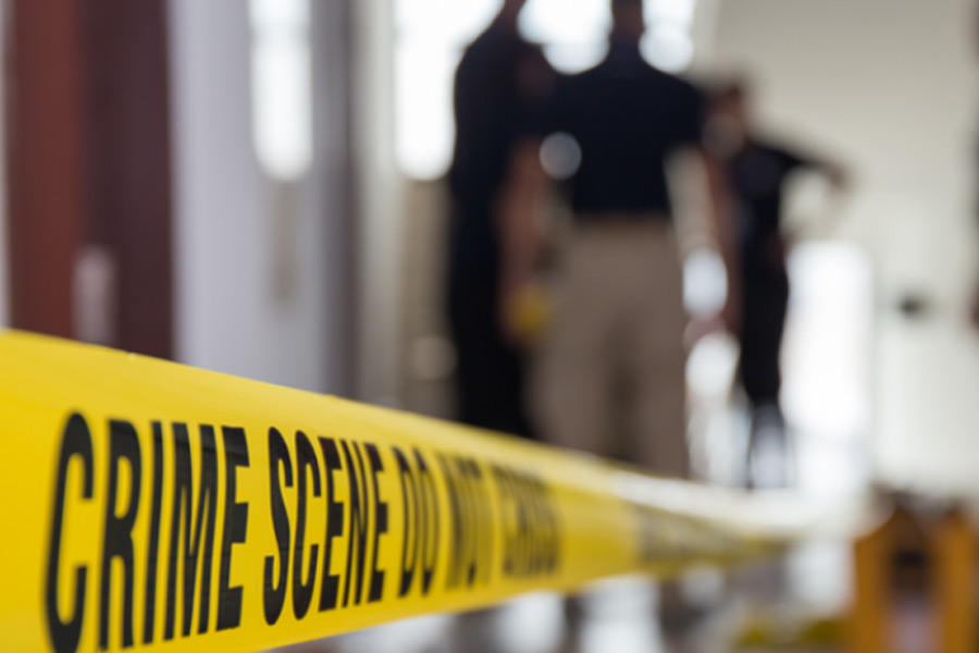 তদন্ত করতে গিয়ে ওই কুঠুরির মধ্যেকার ভিডিয়োগুলি হাতে পেয়েছিল পুলিশ। একটি ভিডিয়োতে এক মহিলার উদ্দেশে বলতে শোনা গিয়েছিল, ‘‘তুমিও বাকিদের মতো তারস্বরে চেঁচাতে পারো। কিন্তু তাতে কোনও লাভ হবে না।’’