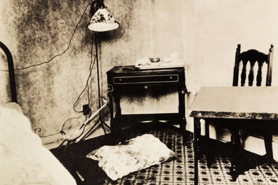 কুঠুরিতে গিয়ে প্রচুর মানুষের হাড়গোড় এবং কঙ্কাল পায় পুলিশ। ঠিক কত জনকে তাঁরা খুন করেছিলেন, তা অজানাই থেকে গিয়েছে। কারণ সব খুনের প্রমাণ মেলেনি। তদন্তকারীরা মনে করেন, খুনের সংখ্যা ২৫ ছাড়াতে পারে।