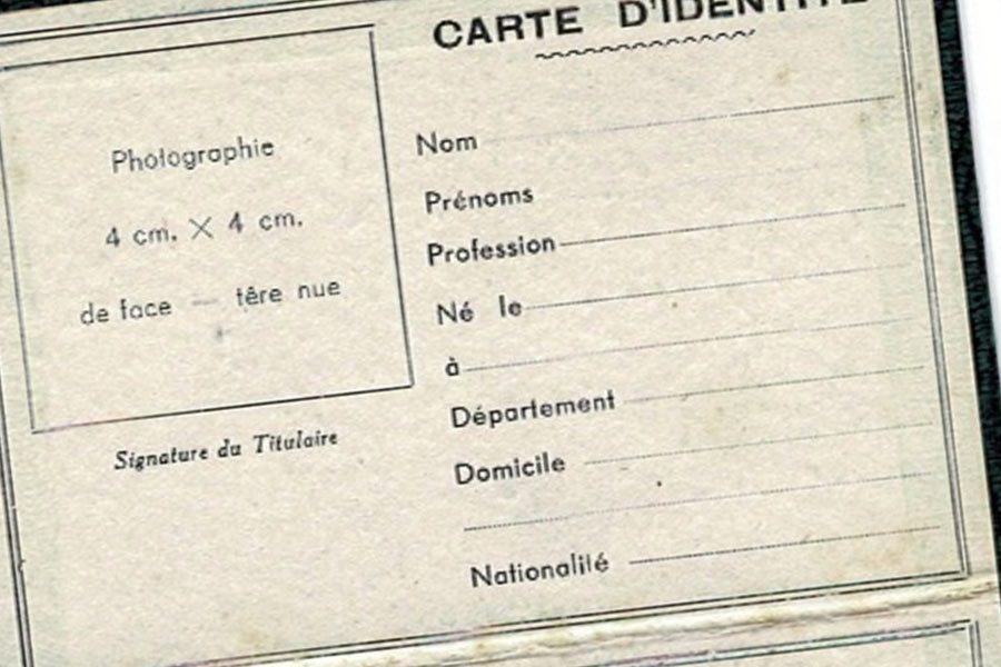 শুধু খুন নয়, মেরে ফেলার পর মৃত পুরুষ কিংবা মহিলার পরিচয়পত্র হাতিয়ে নিতেন লিওনার্ড এবং চার্লস। তা ব্যবহার করে ব্যাঙ্ক থেকে ঋণ নিতেন। অন্যান্য কাজেও ব্যবহার করতেন ওই পরিচয়পত্রগুলি। তা করতে গিয়েই তাঁরা ধরা পড়েন।