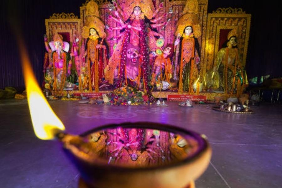 প্রায় এক সপ্তাহ পরে, ২০ অক্টোবর অর্থাৎ শুক্রবার মহাষষ্ঠী।    