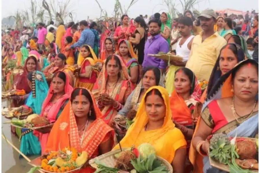 চারদিন ধরে চলে এই উৎসব। শাস্ত্র মতে ছটি মাইয়া হল মা ষষ্ঠীর আরেক রূপ। মা ষষ্ঠী আবার সূর্যদেবের বোন। অন্য মতে সূর্যদেব শক্তির আধার বটে। তাই পুজিত হন সূর্যদেবও। 