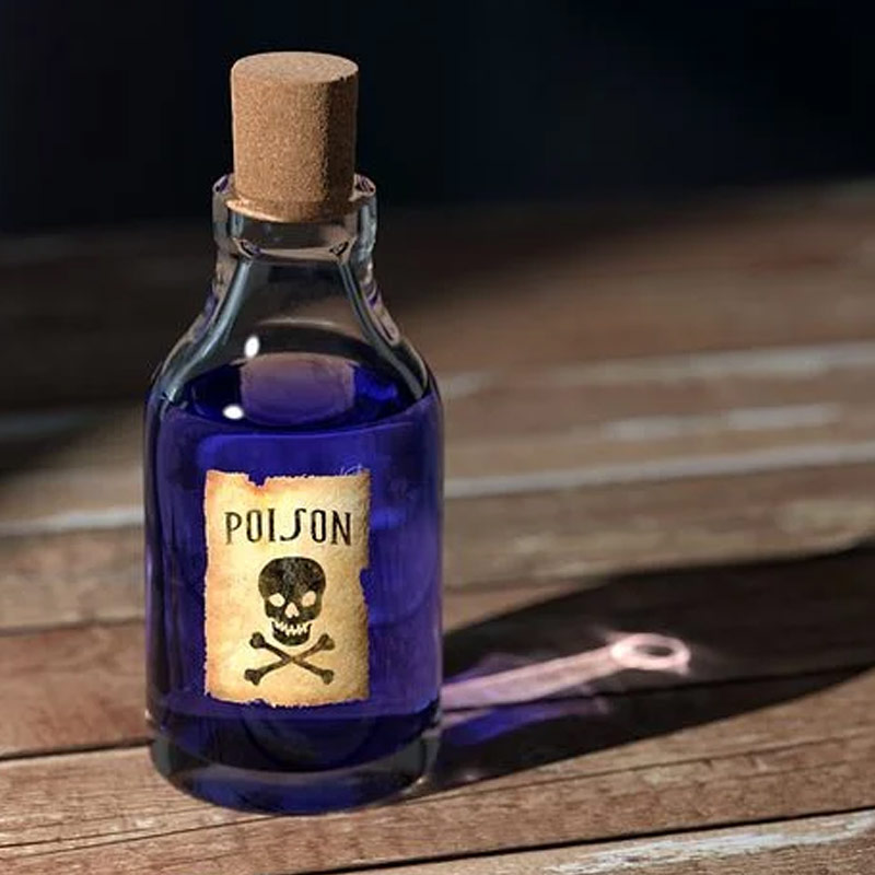 অভিযুক্ত তরুণীকে ইতিমধ্যেই গ্রেফতার করেছে পুলিশ। অভিযুক্ত তরুণীর নাম গ্রীষ্মা।