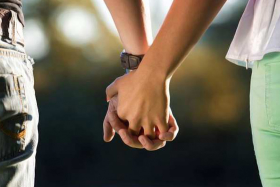 কীটনাশক মেশানো সরবত খাওয়ার পরই বমি করতে শুরু করেন শ্যারন। এর পর এক বন্ধুকে ফোন করে ডেকে পাঠিয়ে সেই বন্ধুর সঙ্গে বাড়ির উদ্দেশে রওনা দেন তিনি। পরে শ্যারনের অবস্থার অবনতি হলে তাঁকে স্থানীয় হাসপাতালে ভর্তি করানো হয়।