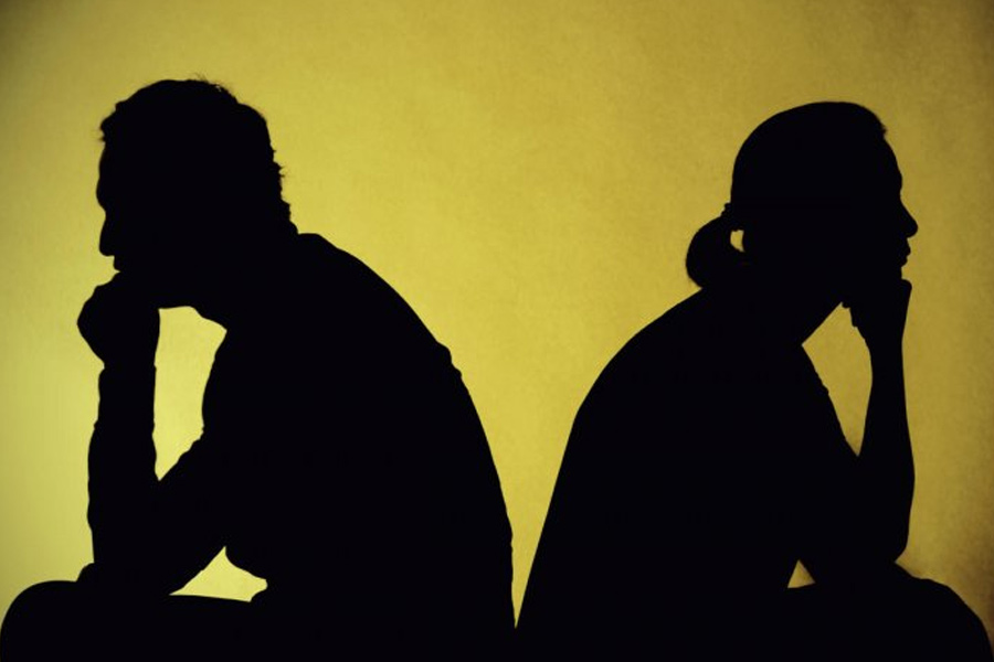 এর পর স্থানীয় হাসপাতালে ১১ দিন ভর্তি থাকার পর ২৫ অক্টোবর মারা যান শ্যারন। তাঁর পরিবারের দাবি ছিল, শ্যারনের মৃত্যু স্বাভাবিক নয়। খুন করা হয়েছে শ্যারনকে।