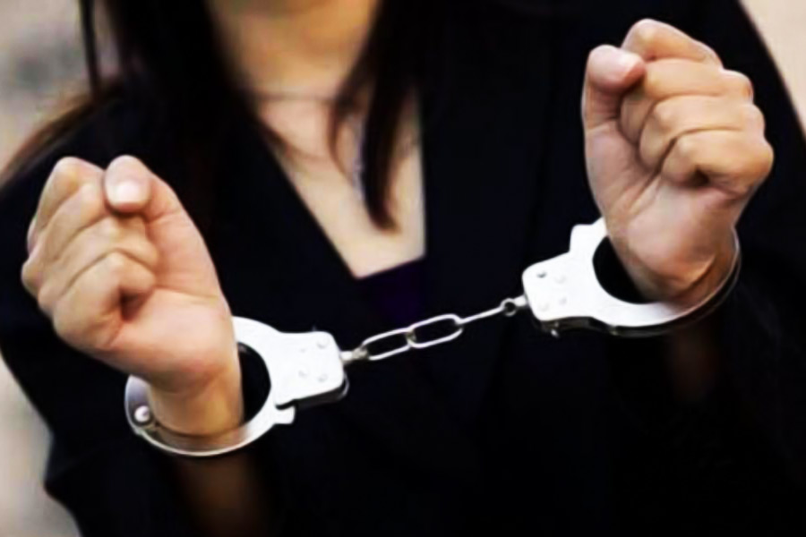 আর যদি কিছু বিষাক্ত খাওয়ানো হয়ে থাকে, তা হলে কী খাওয়ানো হয়েছে তা যেন তিনি জানান। তবে গ্রীষ্মা কোনও উত্তর দেননি।