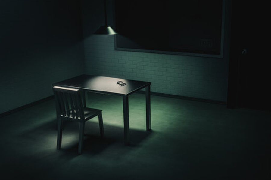 পুলিশকে গ্রীষ্মা  জানান, তিনি এবং শ্যারন এক বছর ধরে সম্পর্কে ছিলেন। চলতি বছরের গোড়ার দিকে তাঁদের মধ্যে কিছু সমস্যা দেখা দিয়েছিল।