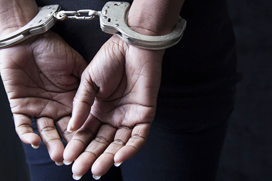 এরই মধ্যে গ্রীষ্মার বিয়ে অন্য এক জনের সঙ্গে ঠিক করে তাঁর পরিবার। সম্প্রতি  শ্যারনকে এই সম্পর্ক ভেঙে দেওয়ার কথা বলেন গ্রীষ্মা। অনেক বোঝানোর পরও শ্যারন রাজি হননি। শ্যারনকে বোঝাতে গ্রীষ্মা যুক্তি দিয়েছিলেন যে, জন্মপত্রিকা অনুসারে তাঁর প্রথম স্বামী মারা যাবে। আর সেই কারণেই তিনি শ্যারনকে ছাড়তে চান।