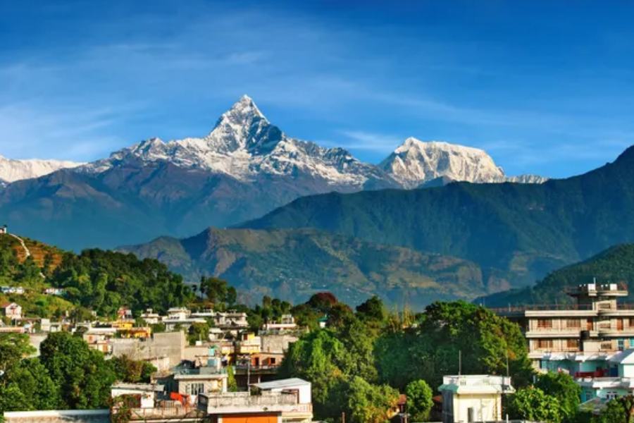 হাতে সময় কম থাকলে আকাশপথে পাড়ি দিতে পারেন নেপাল।