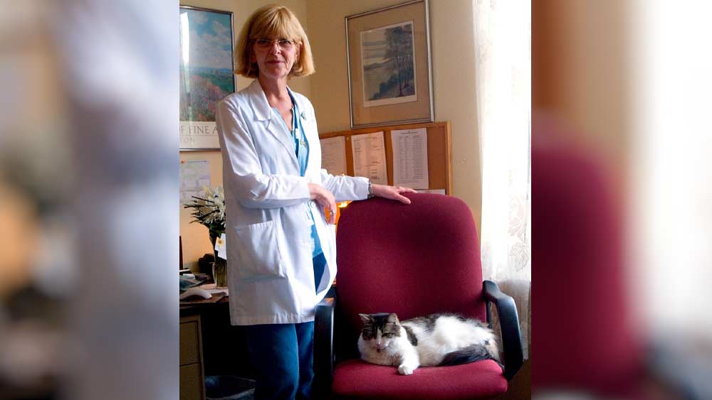 অস্কার বার বার এ রকম করার পর কর্মীরা তার ‘ক্ষমতা’ সম্পর্কে এক প্রকার নিশ্চিত হয়ে যান। অস্কারকে কোনও রোগীর পাশে ঘুমোতে দেখলেই সেই রোগীর প্রতি বিশেষ যত্ন নিতে শুরু করতেন চিকিৎসকরা। তবে শেষরক্ষা হত না।