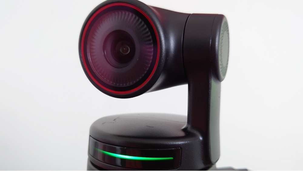 অবসবোট টাইনি ৪কে এআই ওয়েব ক্যামেরা: শুধু মাত্র আপনার শরীরের ইশারাতেই দিয়ে আপনি এই ক্যামেরাটিকে অপারেট করতে পারবেন। এই গ্যাজেটে রয়েছে এআই ট্র্যাকিং ও অটো ফ্রেমিং। যা ছবি তোলার অভিজ্ঞতাকে করে তুলবে আরও সুন্দর। 