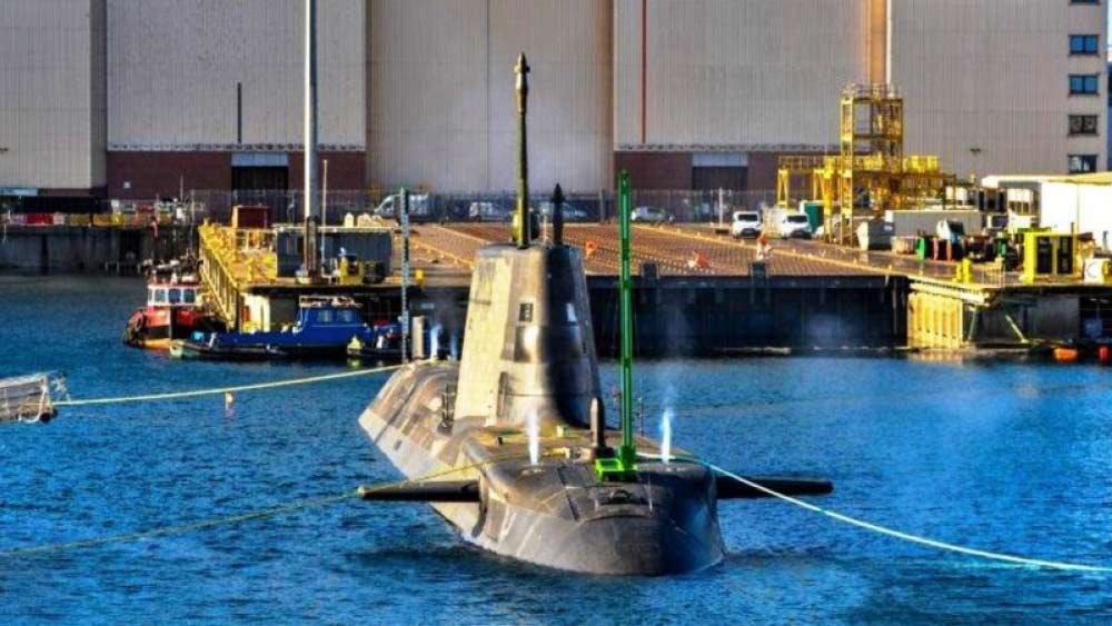 ‘বিশ্বের সর্বাধিক উন্নত এবং বিধ্বংসী ডুবোজাহাজ’ অ্যানসনকে নিজেদের নৌবাহিনীতে সামিল করল ব্রিটেন। সে দেশের নৌবাহিনী রয়্যাল নেভির একটি অনুষ্ঠানে ব্রিটেনের প্রধানমন্ত্রী বরিস জনসনের উপস্থিতিতে বুধবার এই ডুবোজাহাজটি আনুষ্ঠানিক ভাবে কাজ শুরু করল।