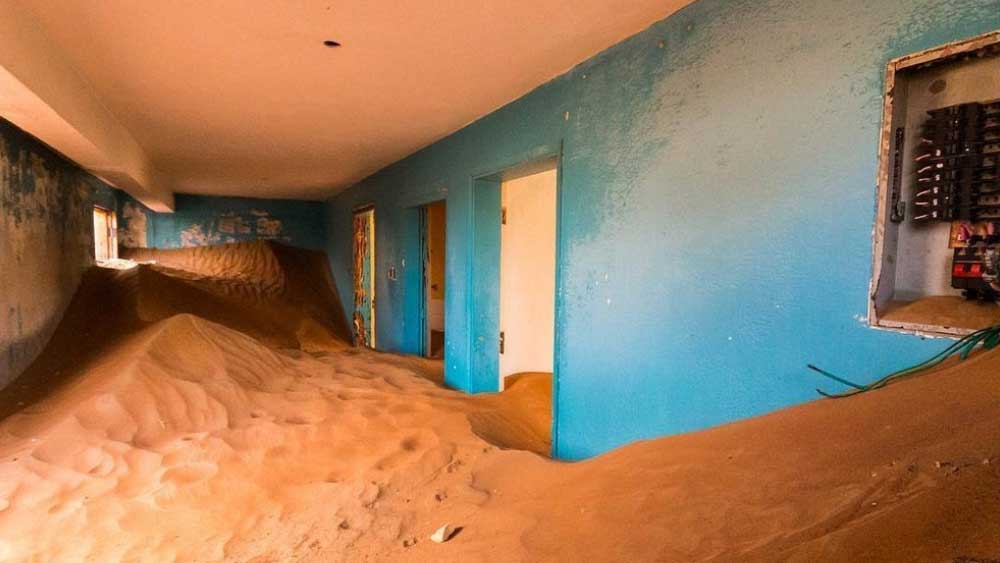 আল মাদামের পার্শ্ববর্তী গ্রামগুলির বিশ্বাস, ওই গ্রামে এক মহিলার আত্মা ঘুরে বেড়ায়। উম দুয়াইস নামে ওই আত্মার বিড়ালের মতো চোখ, হাতে ধারালো অস্ত্র থাকে।