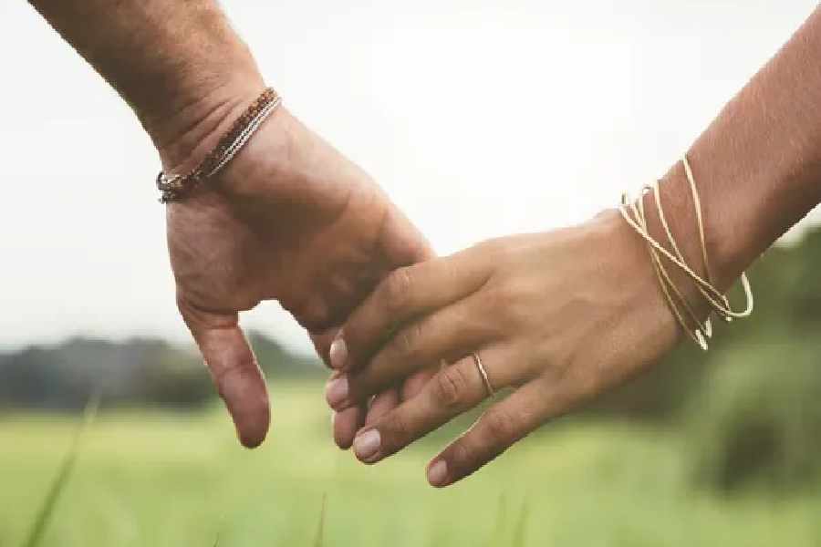 মহিলার প্রেমিক আদতে তার ভাই।