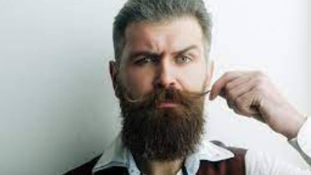 ভার্ডি লুক : ছোট, গোলাকার — নিজের ঠোঁটের থেকে ১০ সেন্টিমিটারের বেশি যাবে না এই দাড়ির দৈর্ঘ্য। এই সাজে পুজোয় নিজেকেই বরং উপহার দিন এক আলাদা ব্যক্তিত্ব। 