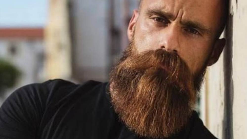 ডাচ লুক: দাড়ির কায়দায় ডাচ লুক বেশ পুরনো। আধুনিক পোশাকের সঙ্গে নিজেকে খানিক ভিন্টেজ লুক দিতে চাইলে এই দাড়ির কাট হয়ে উঠতে পারে একেবারে জমজমাট ম্যাচ। 