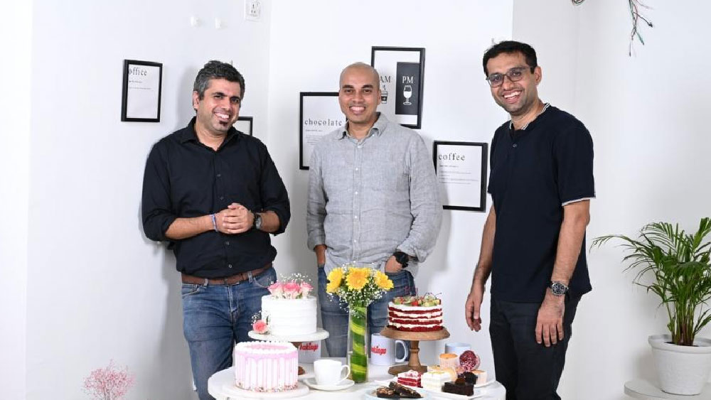 পুঁজি বলতে মোটে দু’লক্ষ টাকা। এবং অবশ্যই অনিশ্চিত পথে পা বাড়ানোর সাহস। এই পুঁজি সম্বল করেই ব্যবসা শুরু করেছিলেন তিন বন্ধু। কলেজে পড়াশোনার সময় থেকেই অনিশ্চিত পথে পা বাড়িয়েছিলেন তাঁরা। সেটা ছিল ২০১০ সাল।