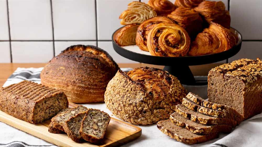 গোড়ার দিকে ব্যবসায় ধীর গতি থাকলেও প্রথম বছরে ১০ লক্ষ টাকা আয় হয়েছিল হিমাংশুদের। ২০২১-’২২ অর্থবর্ষে ফ্লাওয়ার অরার আয় বেড়ে দাঁড়িয়েছে ৬০ কোটিতে। তাতে কর্মীসংখ্যা ১৫০। অন্য দিকে, ওই অর্থবর্ষে বেকিংগোর আয় ৭৫ কোটি টাকা। তাতে কাজ করেন ৫০০ জন।